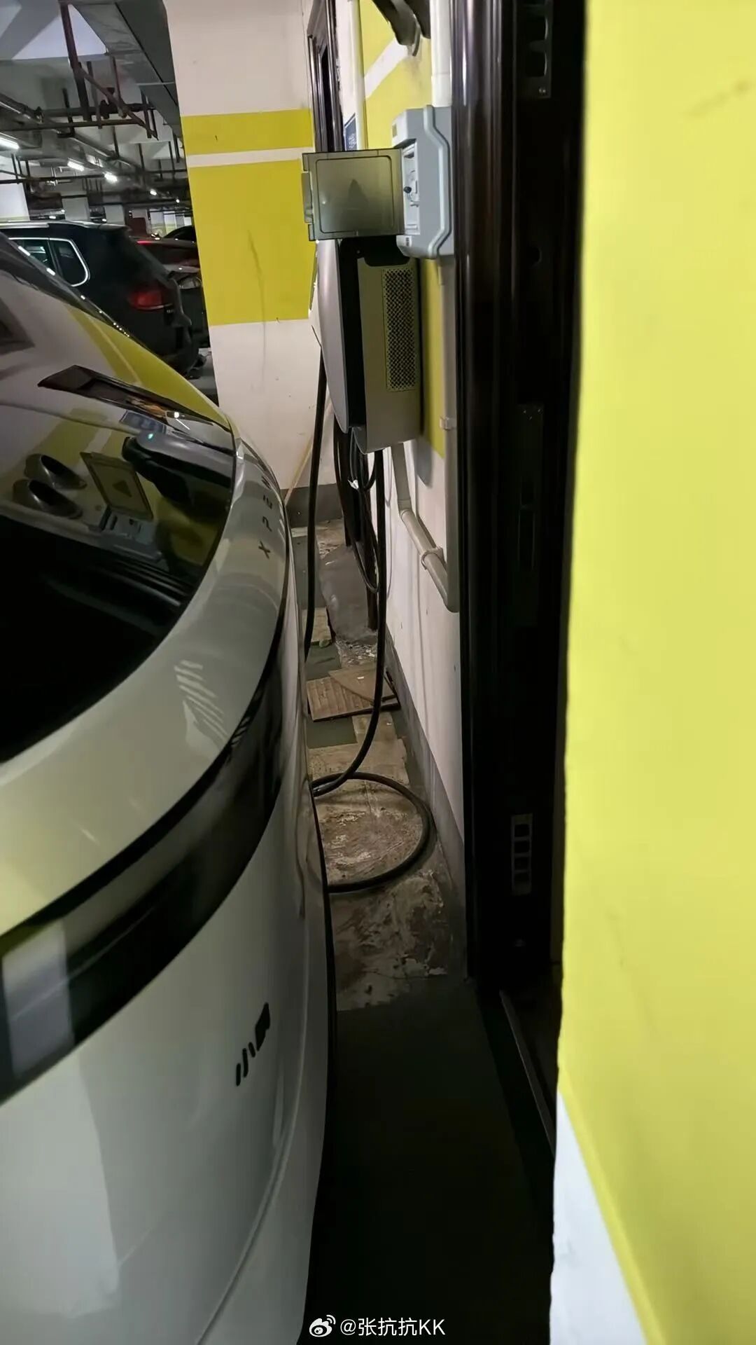 物業打電話逼我挪車!5米2小鵬GX快停不下了 這樣真的太扯
