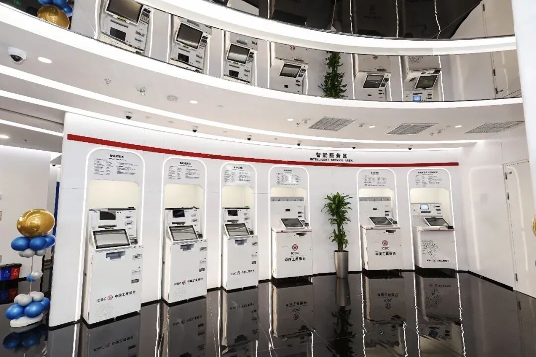 2026工商銀行這樣卷太扯了!上海漕河涇科技支行把網點變成科幻體驗館,同行看了都傻眼