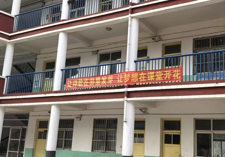 2026必看!鄉村小學詩歌課太扯了:「哎」字也是一首詩