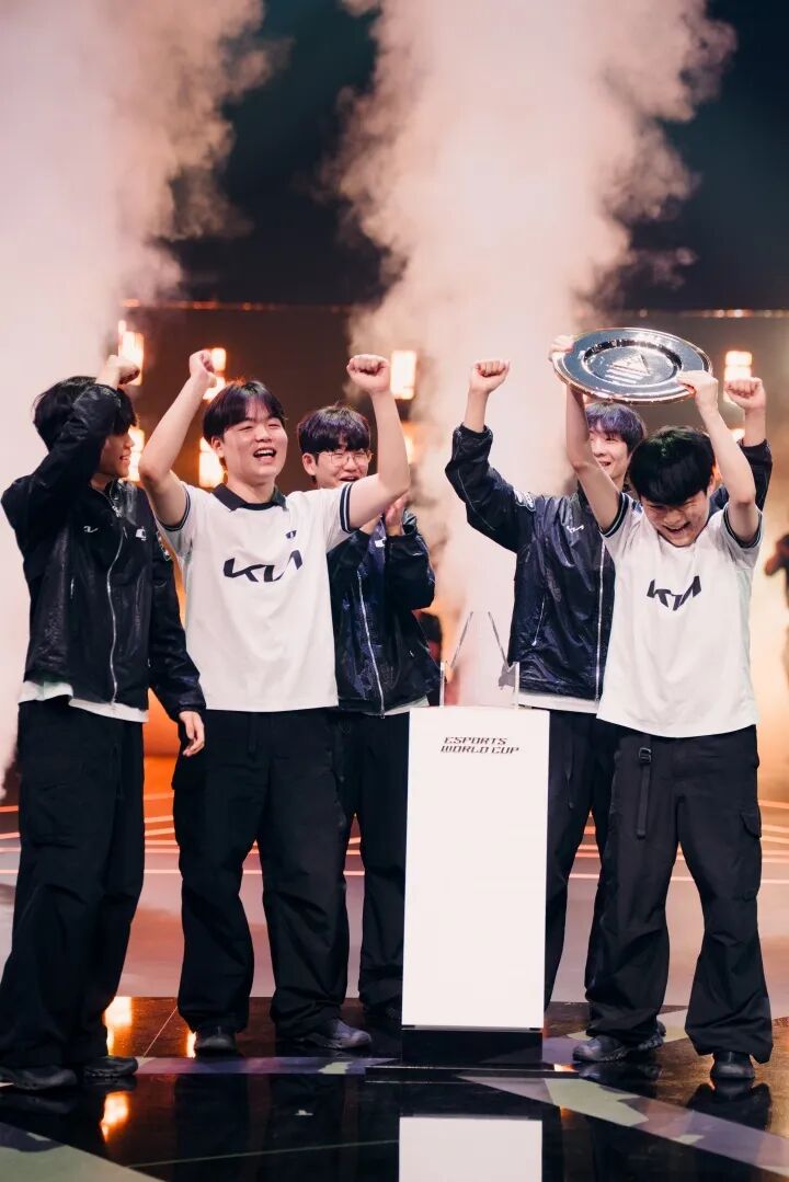 太扯了!DK 3:0 橫掃 KC 登頂 2026 EWC,「美金之路」完美收官 2087 天圓夢