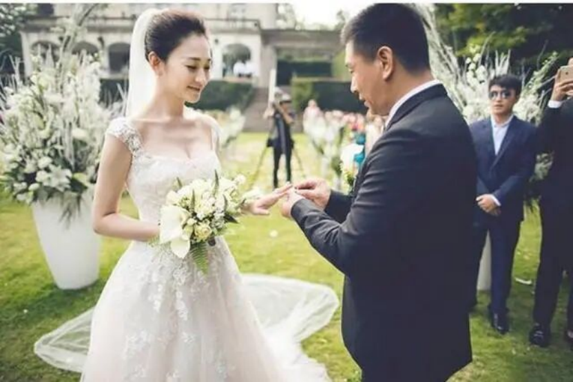 李小冉徐佳寧離婚傳聞衝上熱搜!結婚逾10年雙方低調沉默 2026最新發展曝光