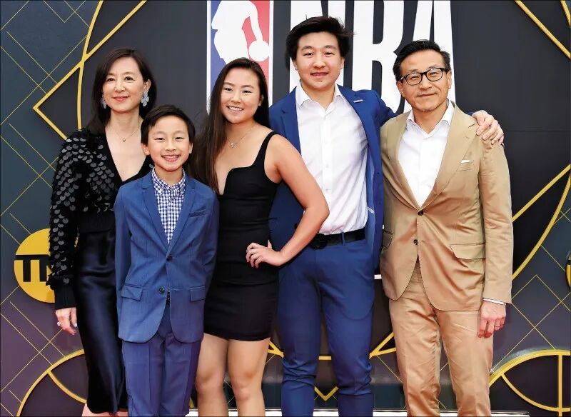 蔡崇信30年婚姻和平落幕，数百亿美元资产竟零震動！