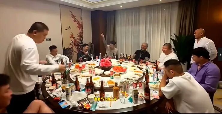 醉酒出事太扯!方丈劉一手積怨爆發掀桌子 連夜率隊返回杭州
