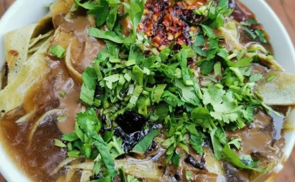 中年夫妻十對九對在凑合！她買布做沙發布，先生一句話氣到她不吃小龍蝦