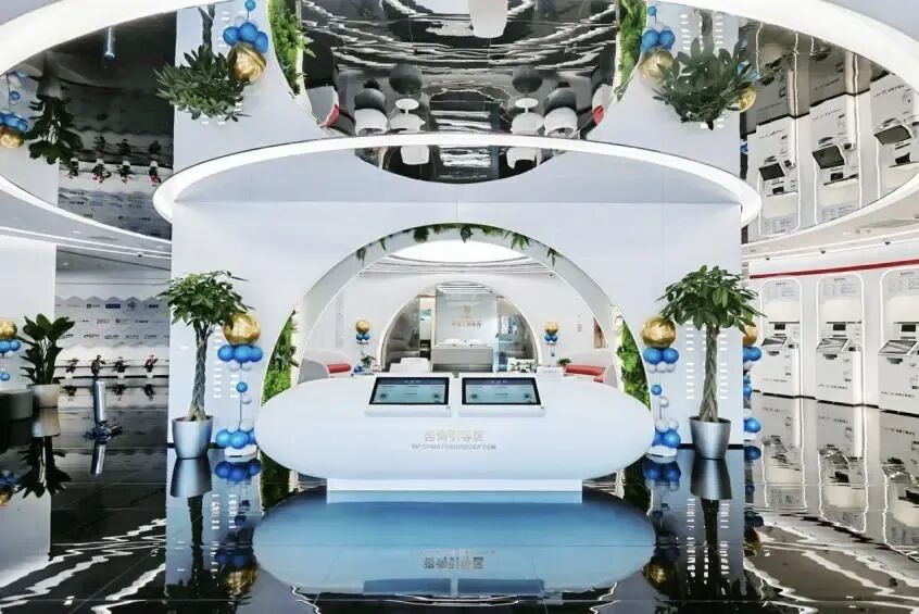 2026工商銀行這樣卷太扯了！上海漕河涇科技支行把網點變成科幻體驗館，同行看了都傻眼